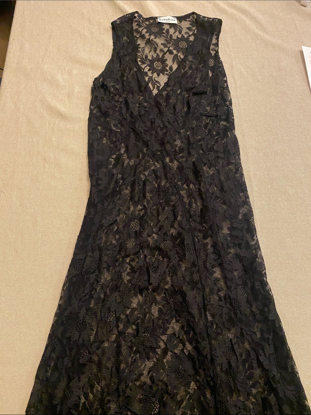Susamusa London  - Black Lace Midi Dress with V-Neck
